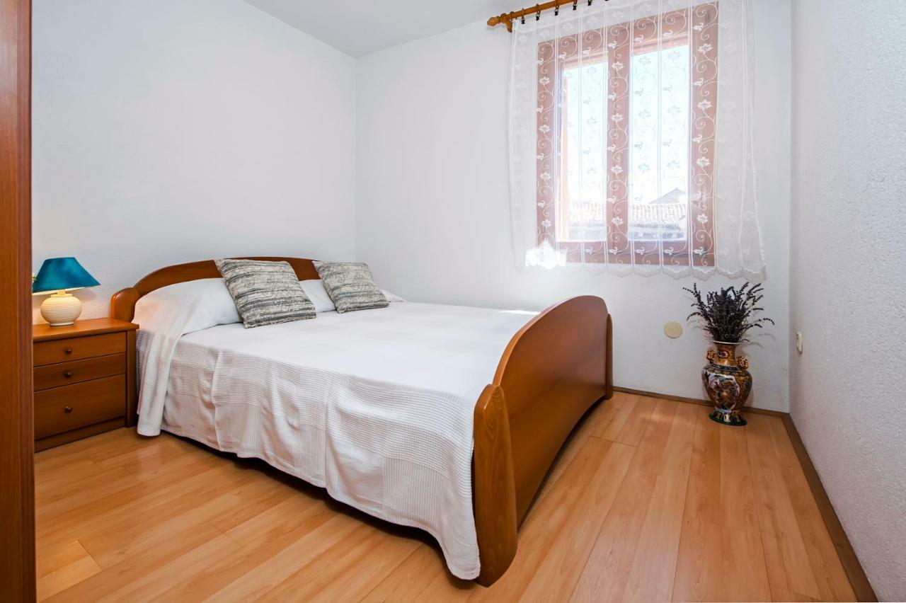 Guesthouse Ancient Stone โรวีน ภายนอก รูปภาพ
